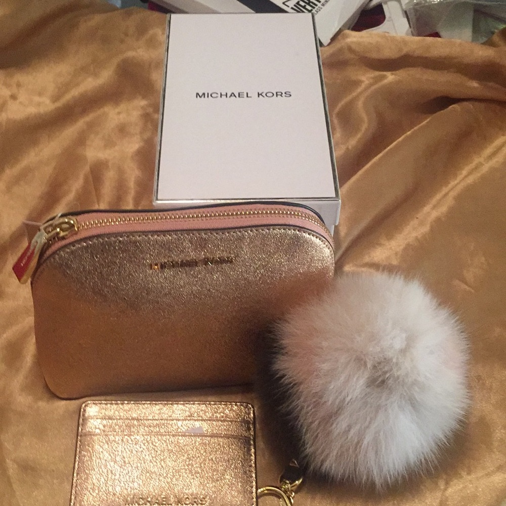 Check Out MY Closet For Micheal Kors Accessories - Picture 2 of 7